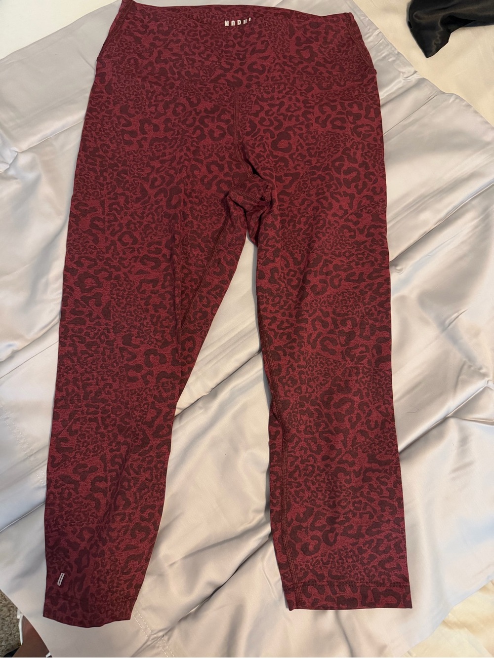 Women’s Nobull cropped leggings